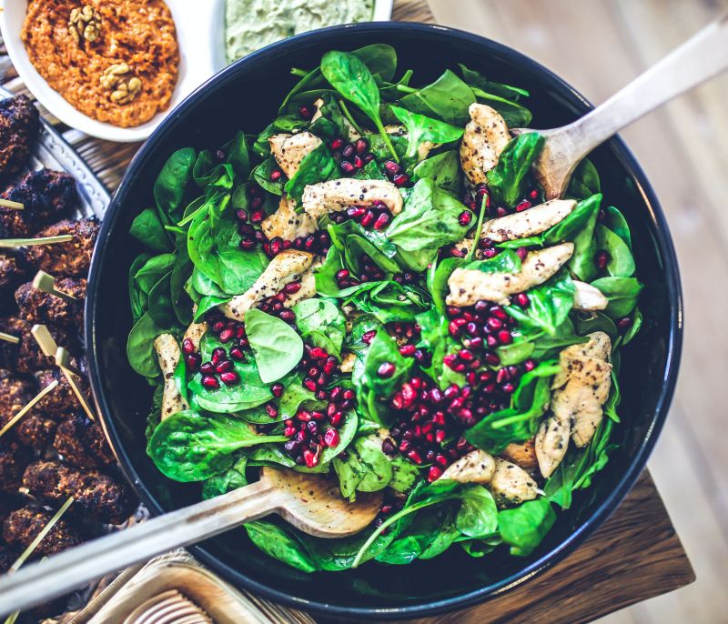 Τo dressing που απογειώνει τις σαλάτες σου και είναι έτοιμο σε μόλις ένα λεπτό (video)