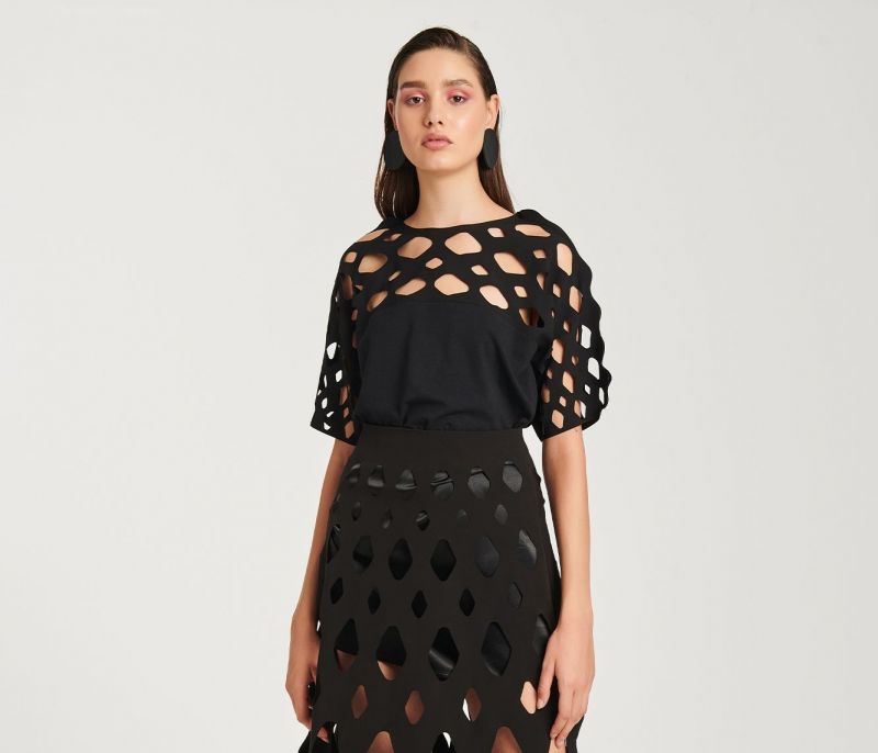 Structural Fashion: Ένα brand δανείζεται τις αρχιτεκτονικές φόρμες και δημιουργεί ξεχωριστά ρούχα