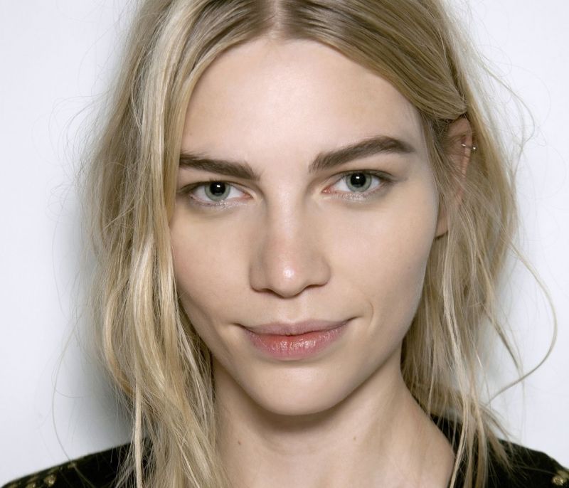 Ένα ολοκαίνουριο beauty trend υπόσχεται να σου χαρίσει βουτυρένια επιδερμίδα
