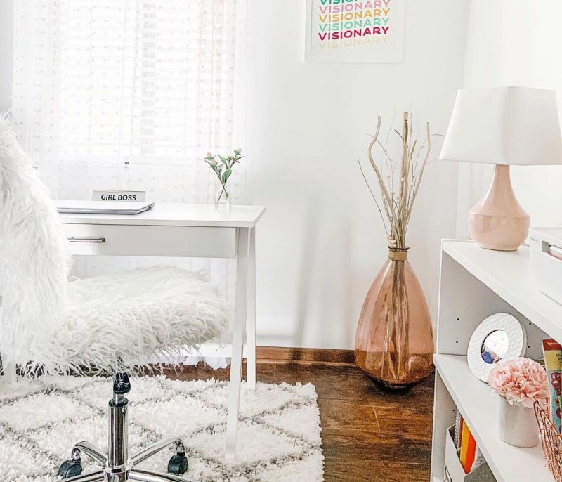 Οι συμβουλές της Marie Kondo για να μεταμορφώσεις το γραφείο σου σ΄ένα girly iconic χώρο (video)