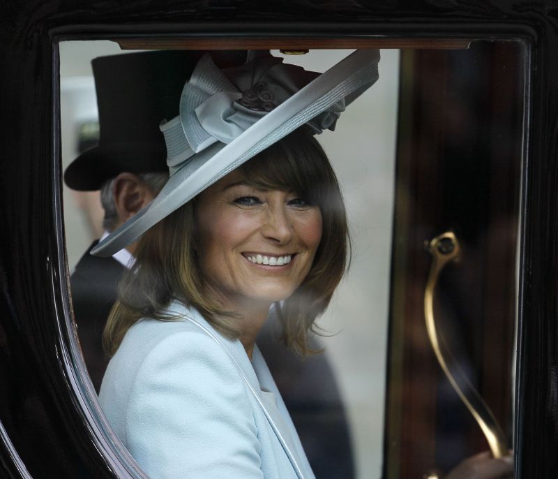 Η μητέρα της Kate Middleton αποκάλυψε τι κάνει με τα εγγόνια της, George, Charlotte και Louis