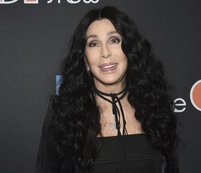 Cher: Πώς βοήθησε στη διάσωση του πιο μοναχικού ελέφαντα του κόσμου
