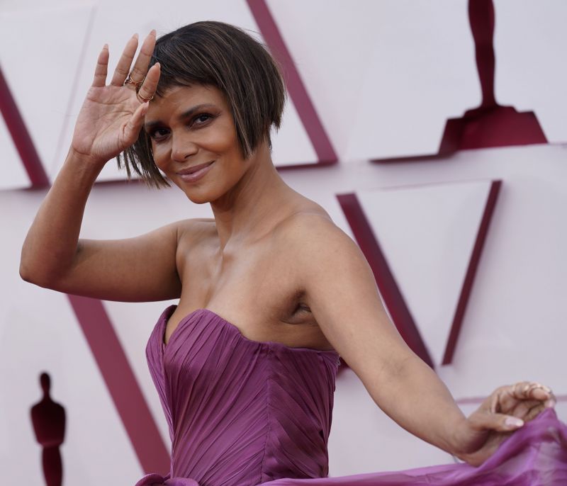Halle Berry: Το hair look της στα Oscars 2021 ήταν όλο ένα… ψέμα