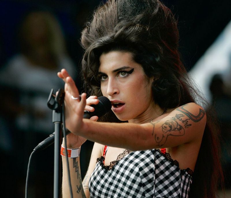 10 χρόνια χωρίς την Amy Winehouse! Προσωπικά της αντικείμενα σε δημοπρασία βγάζει η οικογένεια