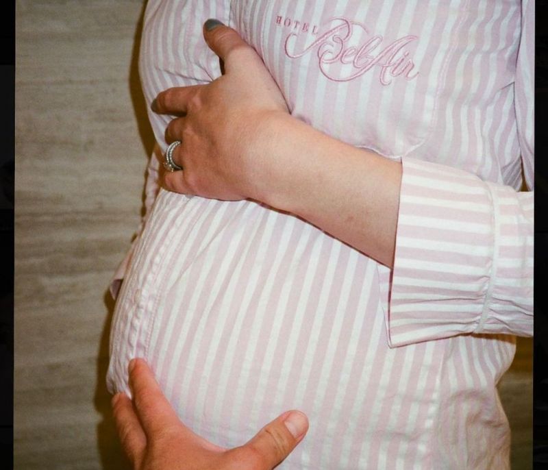 Sophie Turner: Παπαράτσι δημοσίευσαν φωτογραφίες της κόρης της και την έκαναν έξαλλη (video)