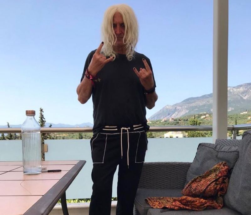 Νίκος Καρβέλας: Η κόρη του Σοφία δημοσίευσε μια σπάνια φωτογραφία του (photo)