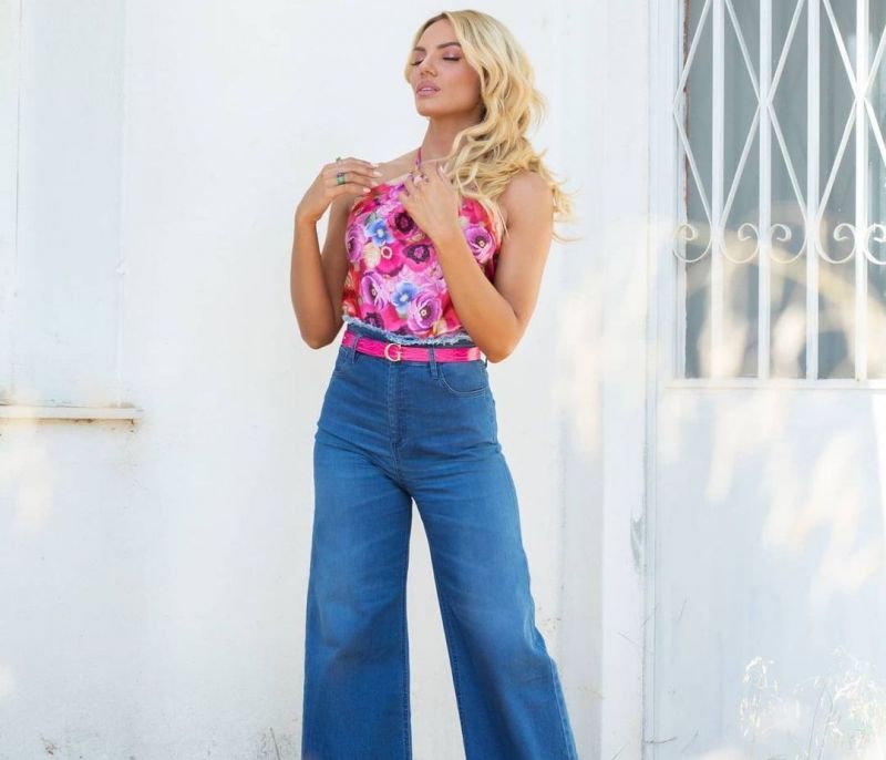 Η Ιωάννα Μαλέσκου υιοθέτησε το μεγαλύτερο denim trend της σεζόν