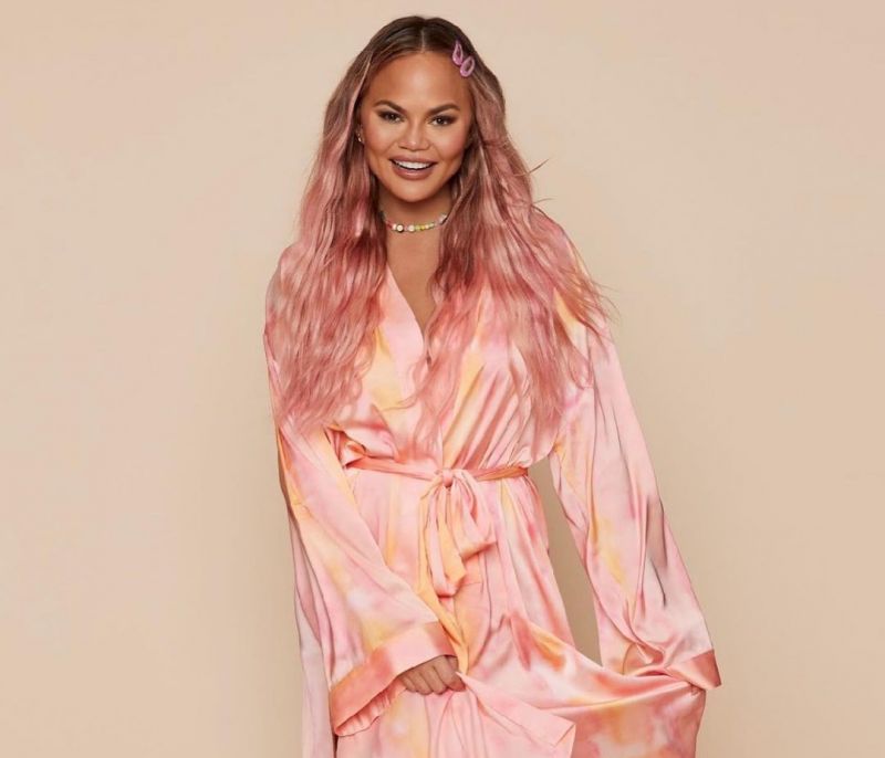 Η Chrissy Teigen ξανά στο Instagram: «Ντρέπομαι για όσα έκανα»