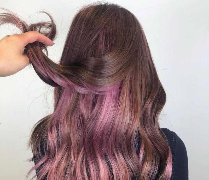 Underlayer hair: Η τάση που θα βάλει χρώμα στα μαλλιά μας