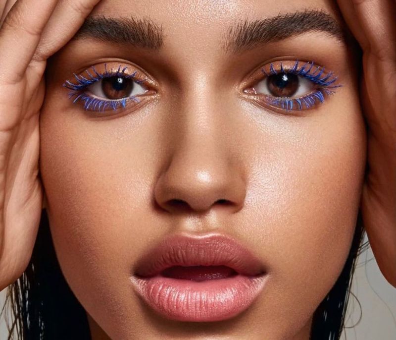 10 μπλε mascara για να κάνεις το ωραιότερο καλοκαιρινό makeup