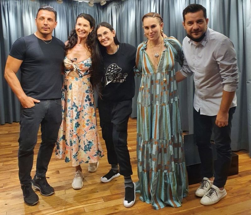 Η Demi Moore βρίσκεται στην Ελλάδα! Η επίσκεψη στην μπουτίκ των MI-RŌ