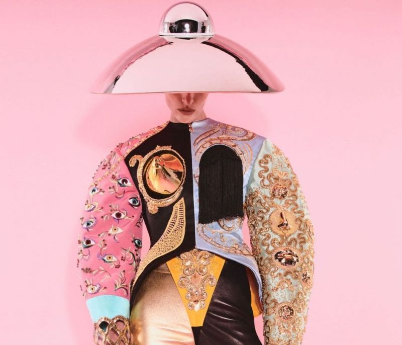 Schiaparelli Haute Couture FW 21/22: Ζωγράφοι, ταυρομάχοι και επιδεικτικά vintage αισθητική