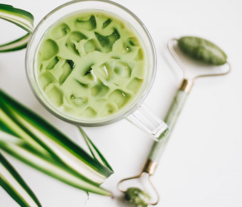 5 τρόποι για να εντάξεις τη σκόνη matcha στη ρουτίνα ομορφιάς σου