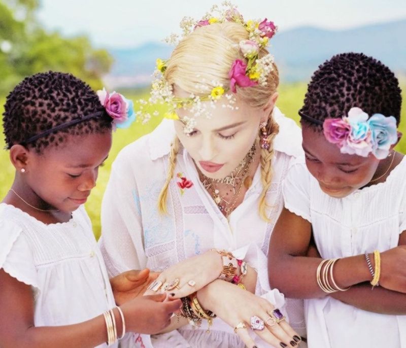 Madonna: Οι δίδυμες κόρες της έγιναν 9 χρονών – Οι σπάνιες φωτογραφίες που ανέβασε (photos)