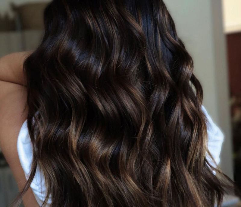 Έρχεται… φθινόπωρο! 10 balayage για να ανανεώσεις το καστανό χρώμα μαλλιών σου