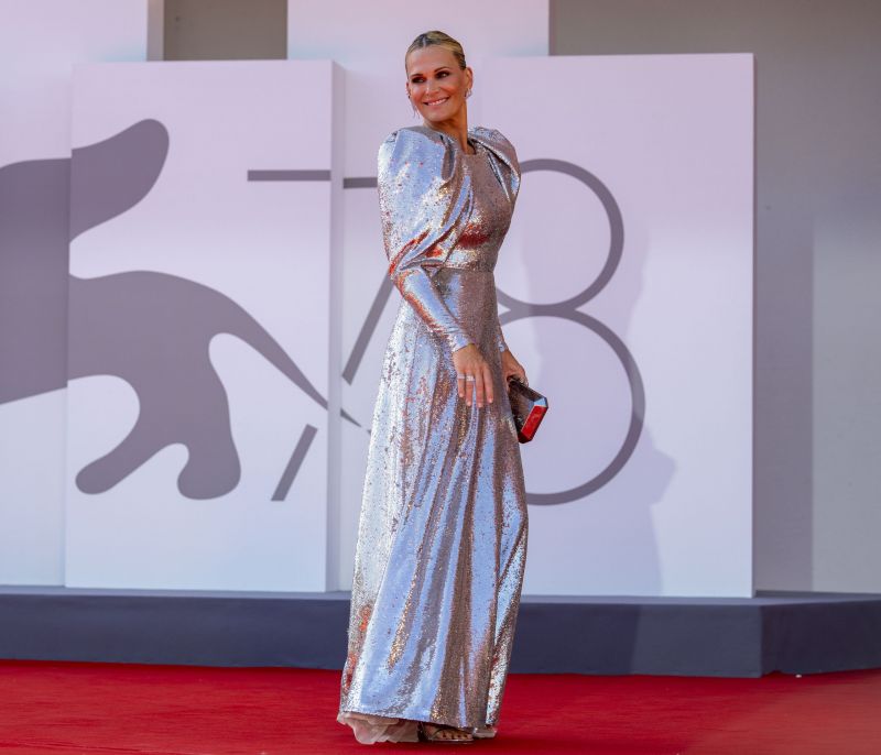 Φεστιβάλ Βενετίας 2021: Metallics, τούλι και όγκοι κατακλύζουν το red carpet
