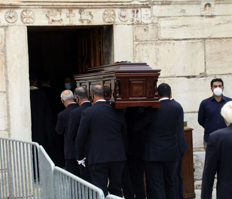 Μίκης Θεοδωράκης: Ο καλλιτεχνικός κόσμος τον «αποχαιρετά» με δάκρυα στα μάτια