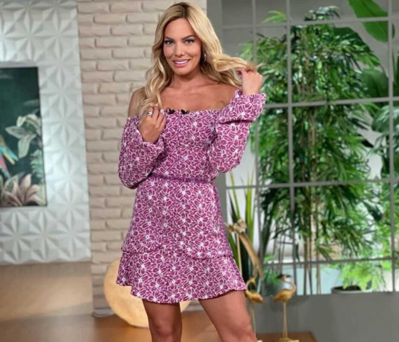 Prints love! Η Ιωάννα Μαλέσκου με το ωραιότερο off shoulder φόρεμα της εβδομάδας (photos)