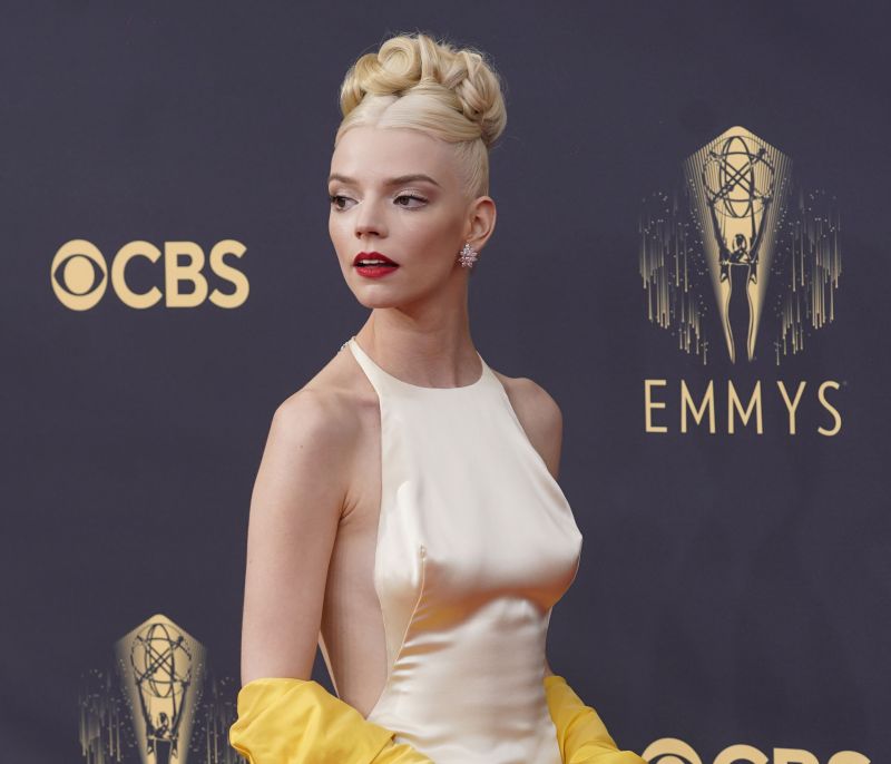 Emmy Awards 2021: Όλα τα beauty looks από το κόκκινο χαλί