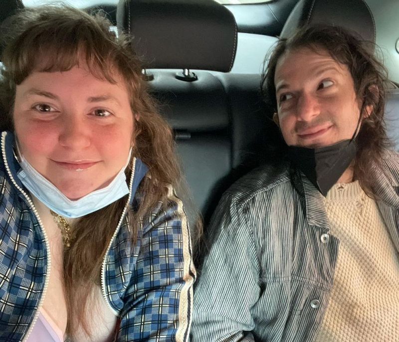 Νέος γάμος στο Hollywood! Η Lena Dunham παντρεύτηκε τον Luis Felder - Ένα story πρόδωσε τον γάμο