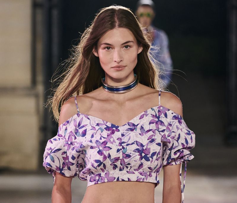 PFW: Η νέα συλλογή της Isabel Marant για τη σεζόν S/S 2022 είναι ο ορισμός του beach-to-club chic