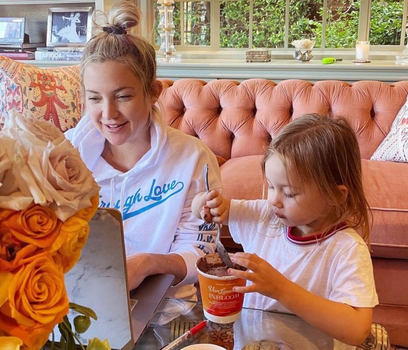 Η παράσταση τραγουδιού της Kate Hudson με την κόρη της Rani Rose είναι ό,τι καλύτερο θα δεις σήμερα