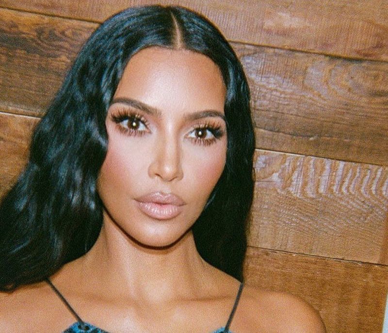 Η Kim Kardashian για πρώτη φορά στον ρόλο της παρουσιάστριας - Οι συμβουλές του West