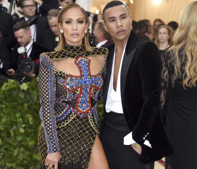 Ο Olivier Rousteing εξομολογείται το μυστικό του: Η έκρηξη στο τζάκι και τα εγκαύματα στο σώμα