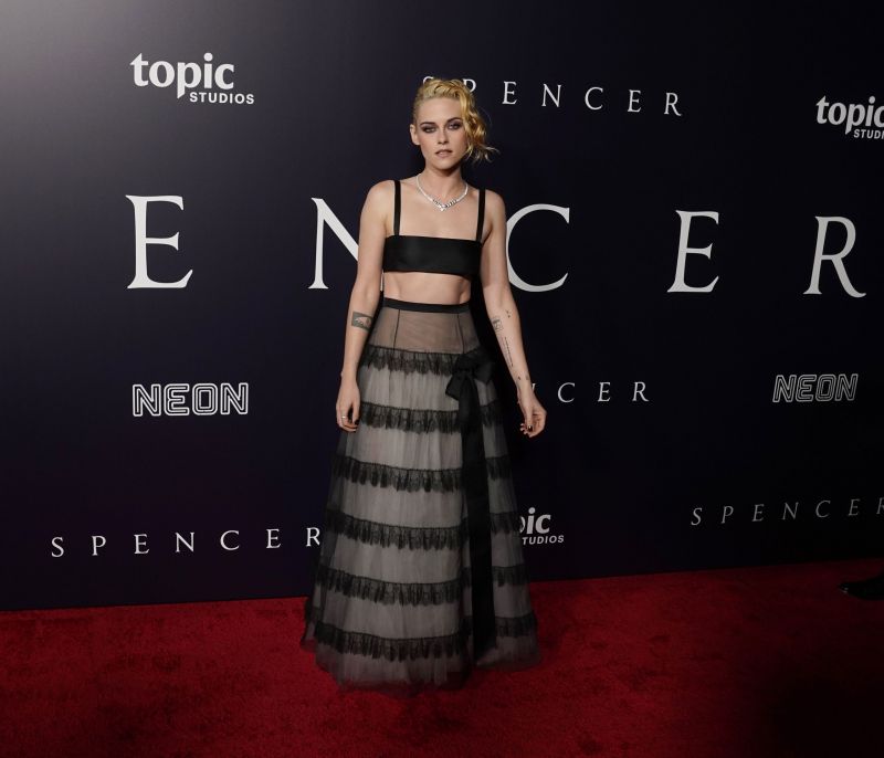 Goth princess η Kristen Stewart στην πρεμιέρα της ταινίας «Spencer» στο LA!