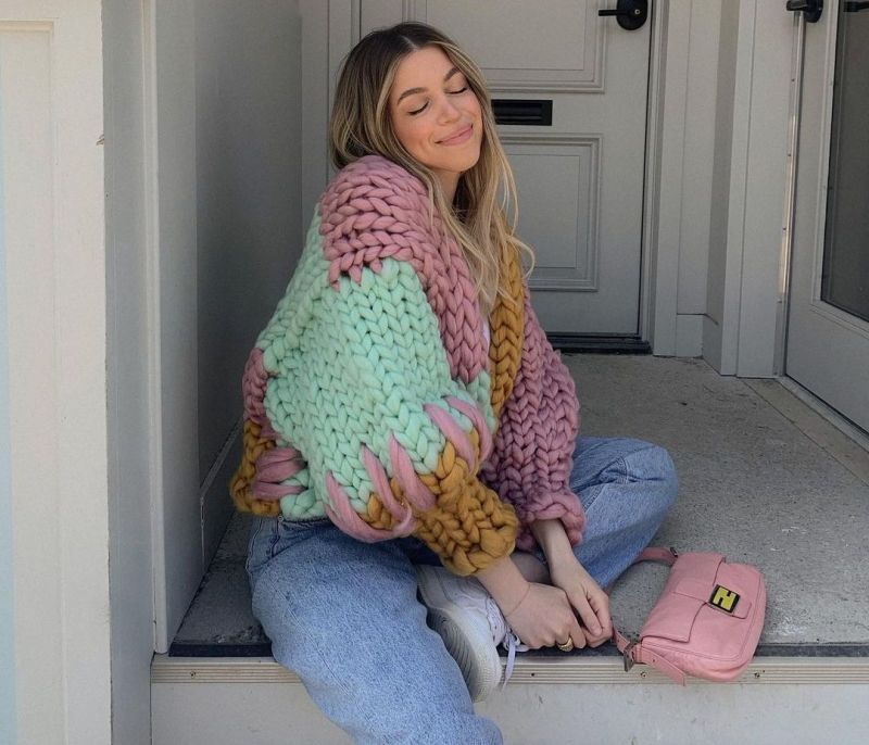Sweater Weather: 5 τάσεις στα πουλόβερ που θα δεις παντού φέτος το φθινόπωρο