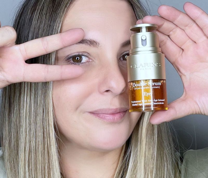 Clarins Double Serum: O ορός ματιών που με έκανε να δείχνω πιο φρέσκια μέσα σε μία εβδομάδα