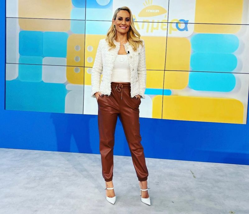 Tweed σακάκι και jogger pants!Η Ελεονώρα Μελέτη με τον πιο in fashion συνδυασμό (photos)