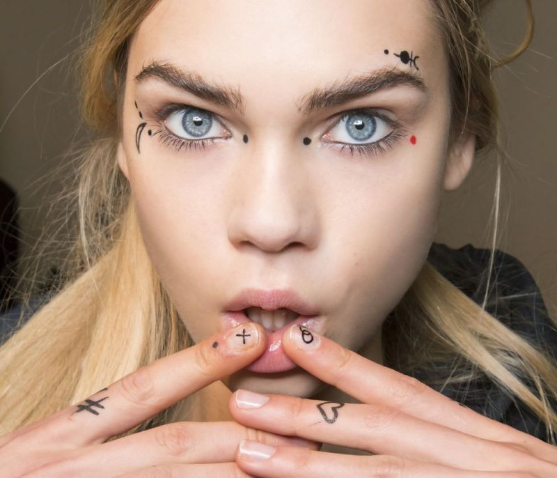 Say what? Αυτό το makeup trick από το tiktok υπνωτίζει τα αγόρια