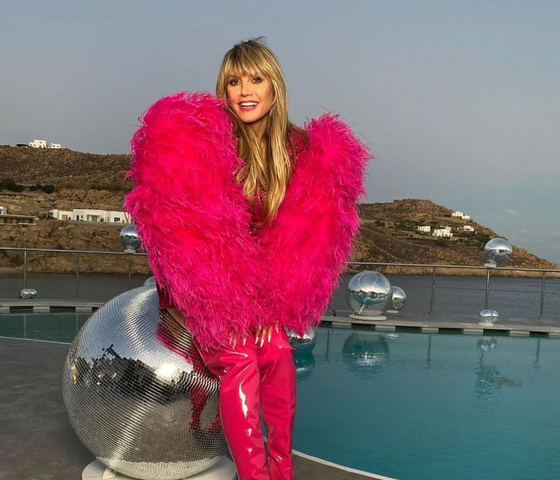 Η νέα καυτή εμφάνιση της Heidi Klum στη Μύκονο - Ο αισθησιακός χορός που έγινε viral