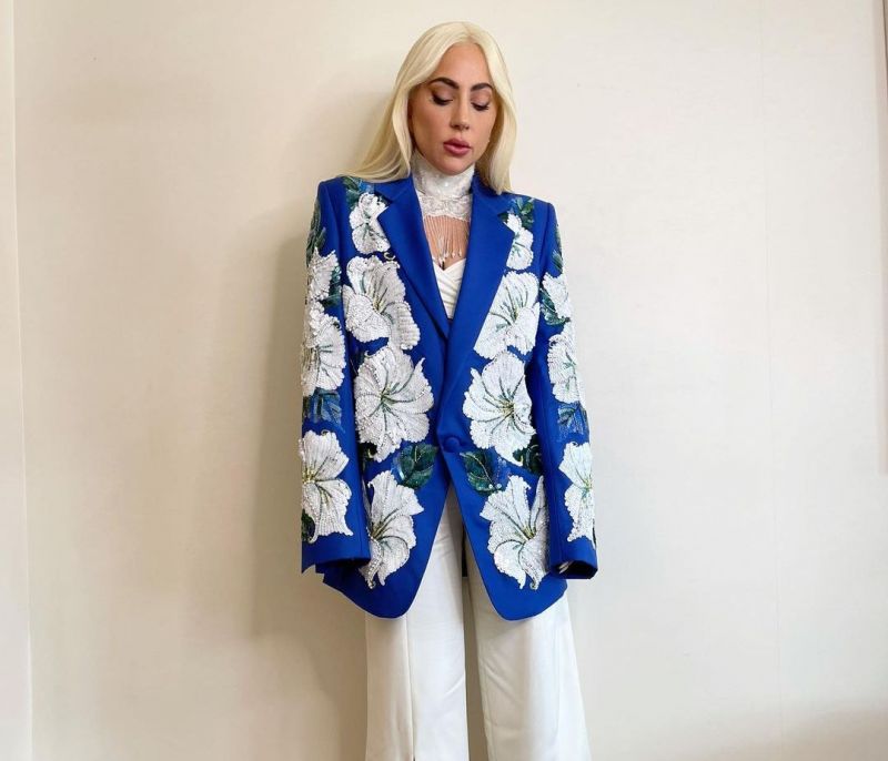 H Lady Gaga αλλάζει σύνολα στις πρεμιέρες της ταινίας House of Gucci & εμείς ψηφίζουμε το καλύτερο