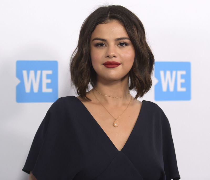 Η Selena Gomez φοράει την μπλούζα του Chris Evans; Το βίντεο που ξεσήκωσε το TikTok