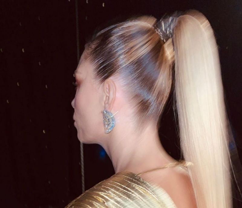 Η sleek αλογοουρά της Βίκυς Καγιά είναι #hairgoal (+10 ponytails για έμπνευση)