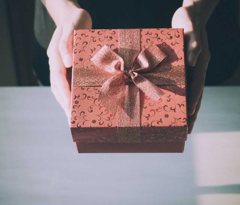 Xmas shopping! 10 πρωτότυπα δώρα για την κολλητή σου