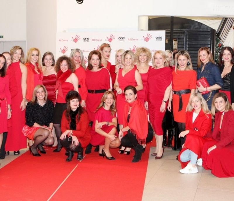 Χριστουγεννιάτικη εκδήλωση «REDress Event» με ηχηρό μήνυμα, στο One Salonica Outlet Mall!