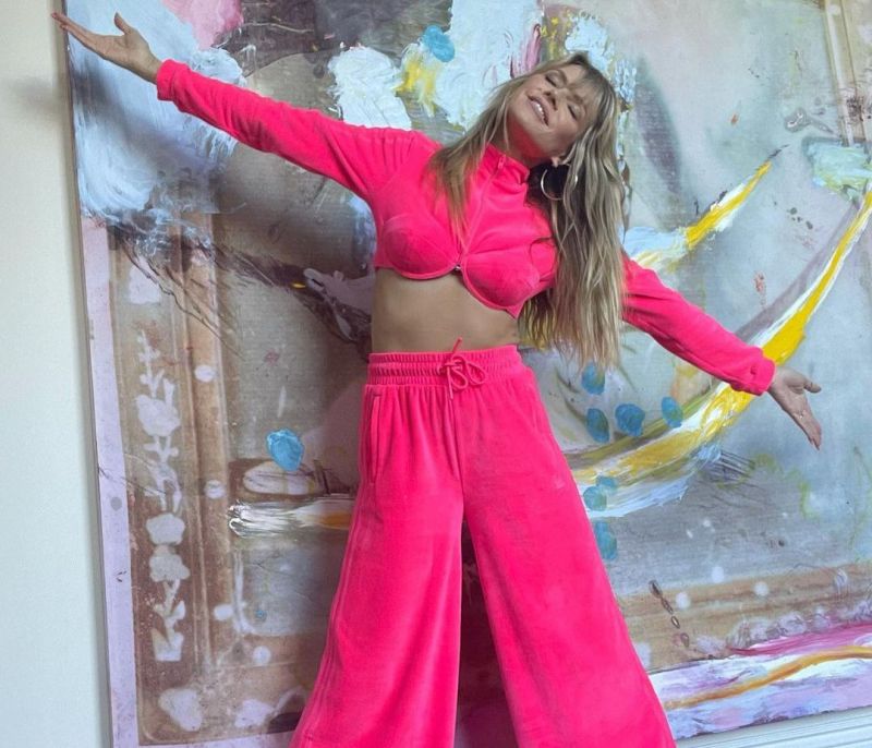 Do it like Heidi Klum! Οι φόρμες σε έντονα χρώματα επιστρέφουν (shopping list)