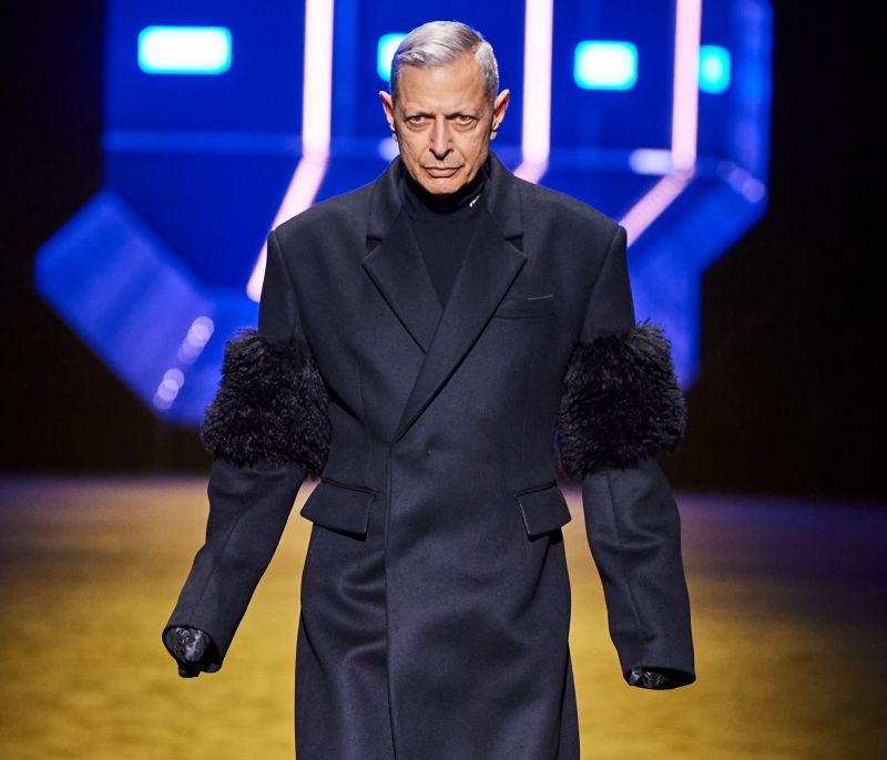 MFW: Στο FW22 show του, ο οίκος Prada υμνεί τα «κοστούμια εργασίας» της νέας μεταπανδημικής ζωής