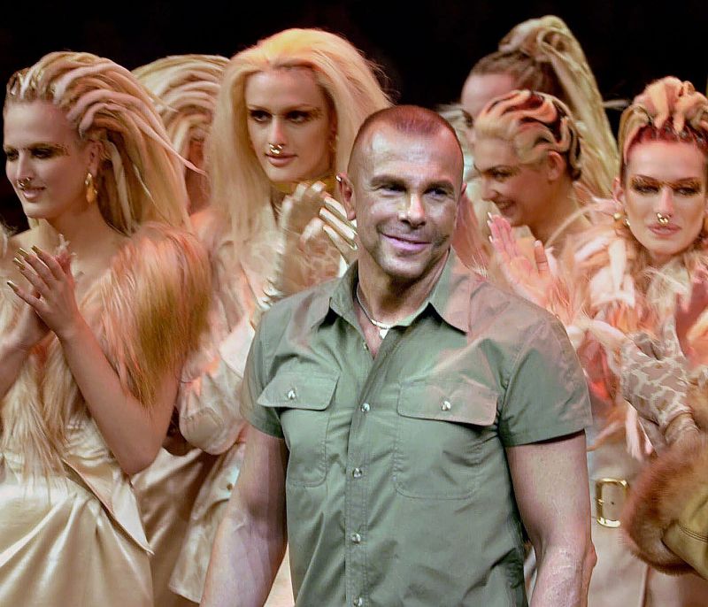 Thierry Mugler: Ο θρύλος της μόδας δεν μένει πια εδώ! Έφυγε από τη ζωή σε ηλικία 73 ετών