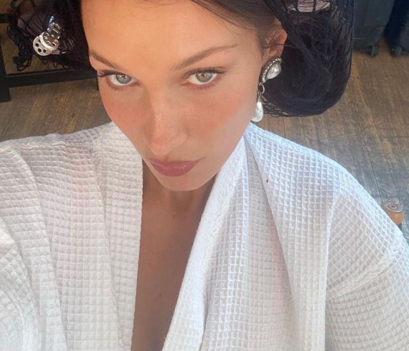 Η Bella Hadid αποκάλυψε τον λόγο που έχει σταματήσει να πίνει αλκοόλ τους τελευταίους μήνες