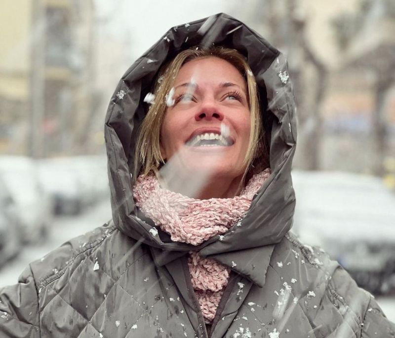 Snow ladies: Πρόλαβαν να το διασκεδάσουν μέσα στα χιόνια πριν το... μποτιλιάρισμα