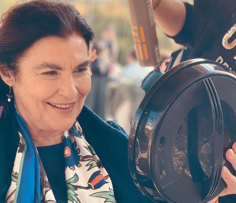 Λυδία Κονιόρδου: Το μικρό μπαλκόνι της με ζαρζαβατικά και το ποδήλατο
