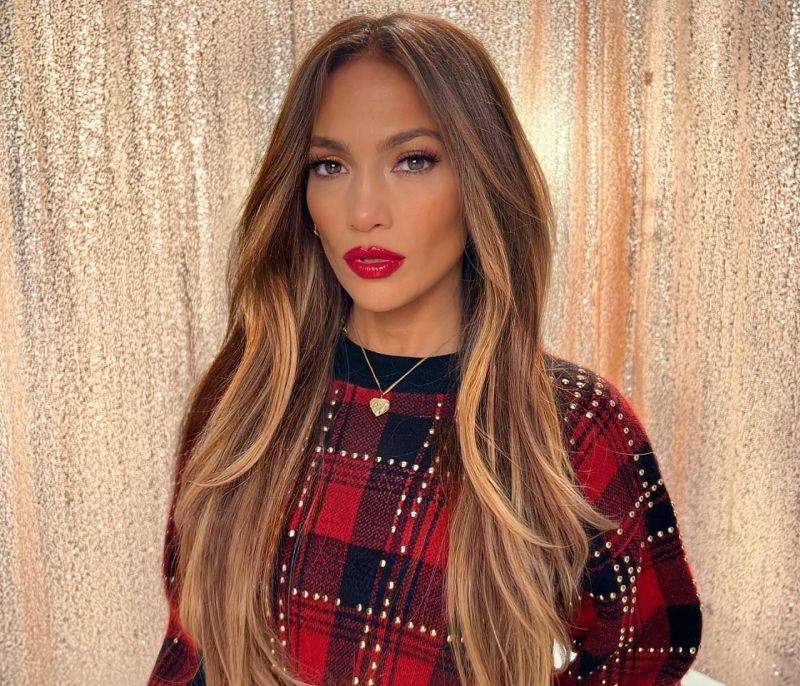 Caramel highlights με κόκκινο κραγιόν! Top συνδυασμός για τα μεσογειακά κορίτσια - Inspo η JLo