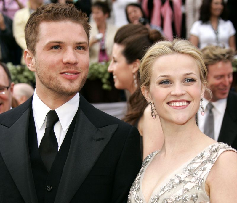 Ο 18χρονος γιος του Ryan Phillippe και της Reese Witherspoon είναι ίδιος ο μπαμπάς του