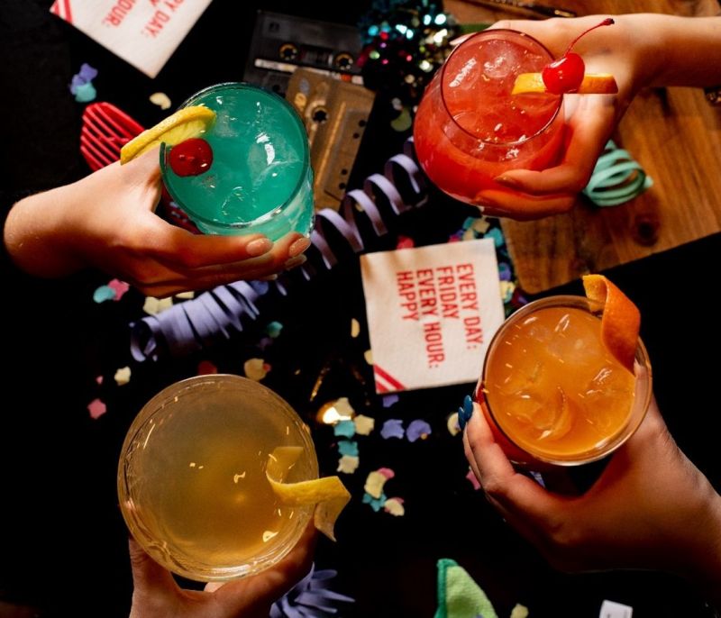 Απόκριες 2022: Τα 80’s cocktails και τα επικά πάρτι που δεν πρέπει να χάσεις!
