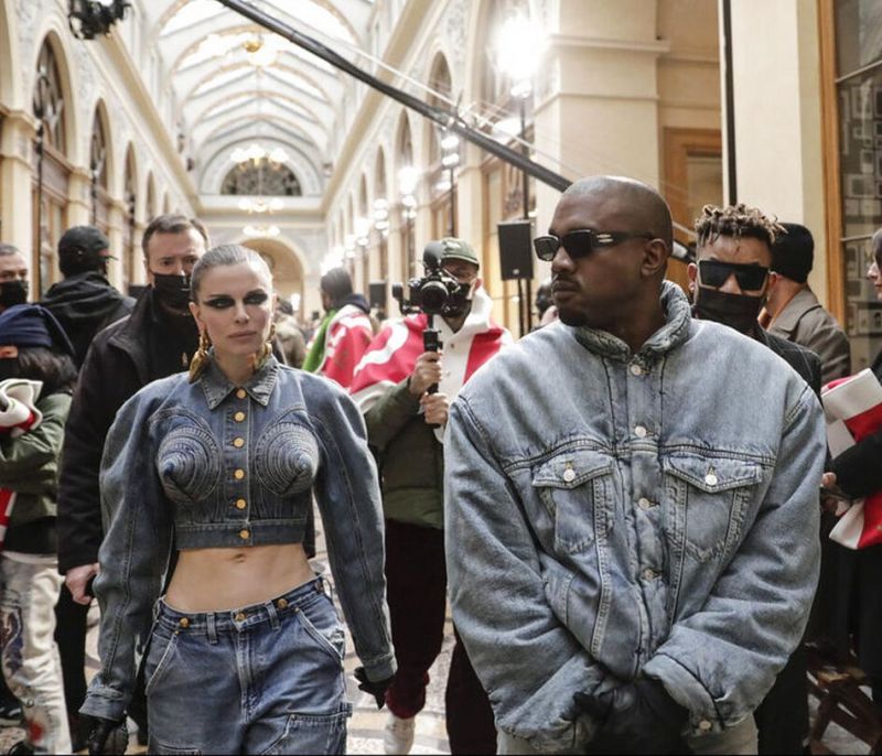 Χώρισε ο Kanye; Αφότου διέγραψε τις φωτογραφίες τους, η Julia Fox έκανε like στην Kim