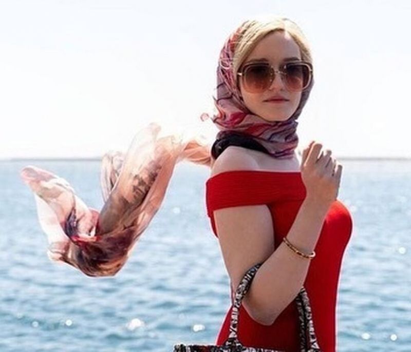 Στη σειρά «Inventing Anna», τα σύνολα είναι μέρος της απάτης